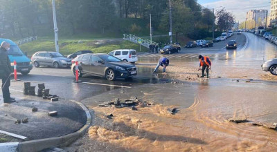 Primarul Ceban vine cu explicații: ”Nu este problema în carosabilul renovat, este problema în țeava care a cedat” - Photo