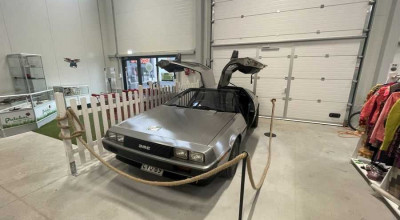 Ca să vezi! Un DeLorean DMC-12 se vinde într-un magazin de haine second hand din Estonia - Photo