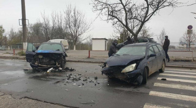 Accident matinal cu implicarea a trei automobile la Botanica. O persoană a fost spitalizată de urgență - Photo