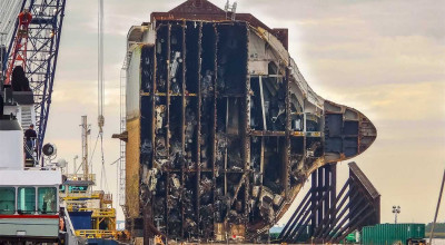 Vezi cum arată o navă înecată tăiată pe bucăți, care transporta 4.200 de mașini! - Photo