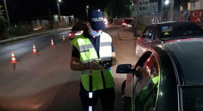 Un polițist presupus băut la volan, a provocat un accident în Chișinău, după care a lăsat legitimația și a fugit de la fața locului - Photo