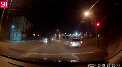 LIFE HACK de la un șofer de Toyota, cum să trișezi la culoarea roșie a semaforului (VIDEO) - Photo