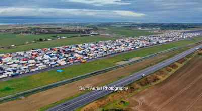 Peste 3.500 de camioane, stau blocate din cauza interdicțiilor de a părăsi Marea Britanie! - Photo
