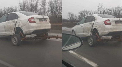 (VIDEO) Rusia: O Skoda Rapid, se deplasa pe șosea, cu roțile din spate suspendate pe o platformă - Photo