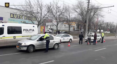Poliția Capitalei a demarat verificări la companiile de taxi și a împărțit amenzi - Photo