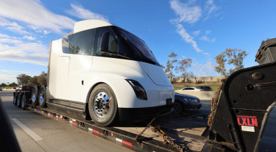 Tesla Semi, tot mai aproape de producție? Un prototip actualizat al camionului electric a fost surprins - Photo