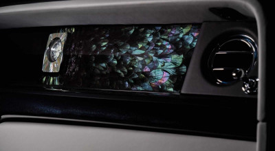 Rolls-Royce prezintă cel mai impresionant decor pentru interior! 3.000 de pene care își schimbă culoarea aplicate pe bordul unui Phantom - Photo