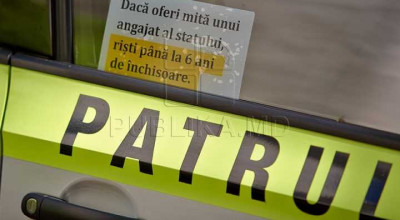 CNA a arestat patru ofițeri de patrulare care cereau mită de la șoferi în lei, euro sau benzină - Photo