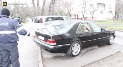 Patru mașini au fost jefuite în această noapte la Ciocana, de un tânăr de 17 ani! - Photo