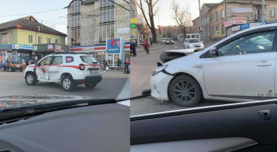 Accident pe strada Calea Ieșilor din Capitală. S-au ciocnit o Toyota și un Duster al carabinierilor - Photo