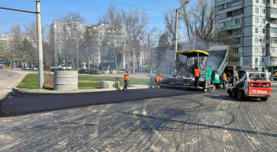 Au demarat lucrările de așternere a stratului de bază de asfalt pe strada Ion Creangă din capitală - Photo
