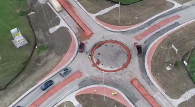 (VIDEO) Zăpăceală totală! Șoferii americani NU se descurcă într-un sens giratoriu - Photo