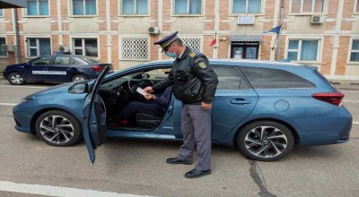  Un moldovean a încercat să introducă în țară o Toyota declarată furată din Belgia - Photo