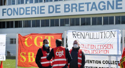 Muncitorii unei fabrici Renault au luat ostatici câțiva top manageri ai companiei și au anunțat grevă - Photo