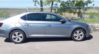 Doi moldoveni au rămas fără mașini după ce au încercat să introducă în țară vehicule cu acte false - Photo