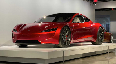 (VIDEO) Noua Tesla Roadster a fost expusă pentru prima dată! Vezi cum arată pe viu - Photo