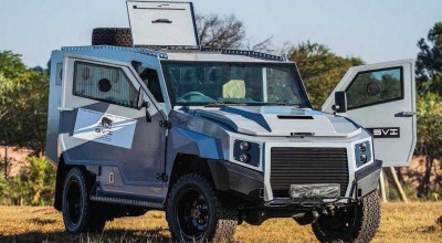 Tunerii din Africa au transformat o Toyota Land Cruiser 79 într-o blindată cu opt locuri! - Photo