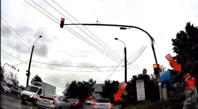 (VIDEO) Șoferul unui Mercedes a plecat cu tot cu pistolul de alimentare de la o benzinărie din Chișinău - Photo