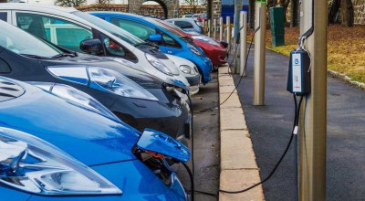Vânzările mașinilor electrice vor depăși vânzările celor cu motoare diesel și pe benzină deja către anul 2033 - Photo