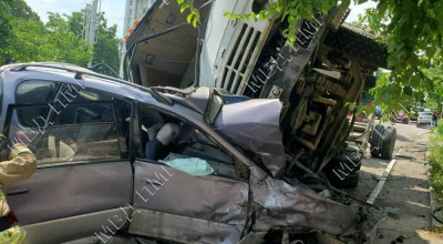 Accident șocant la Bender! Un KAMAZ căruia i-au cedat frânele s-a izbit în două mașini. Un bărbat a decedat! (VIDEO) - Photo