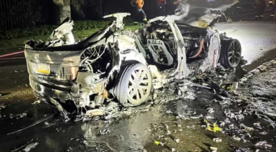 Noua Tesla Model S a luat foc din mers și a ars complet la doar 3 zile după ce a fost livrată clientului! - Photo