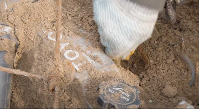 Află dacă mai pornește un motor marca Toyota, după ce un an a stat îngropat în pământ! - Photo