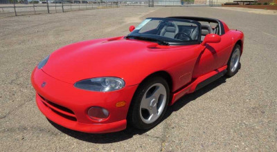 Scos din capsula timpului! Se vinde un Dodge Viper cu un parcurs de numai 56 de kilometri - Photo