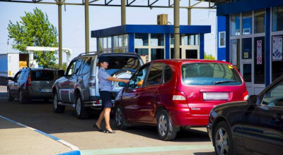 Și-au cumpărat permise false fără a se înscrie măcar la școala auto! Acum sunt cercetați penal - Photo