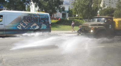 Î.M. Regia „Exdrupo” a demarat procesul de stropire a drumurilor, pentru a evita denivelările pe carosabil - Photo