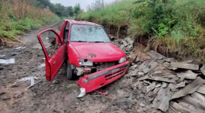 Trei adolescenți au furat un Nissan din sec. Râșcani, au filmat TikTok-uri și i-au dat foc! (VIDEO) - Photo