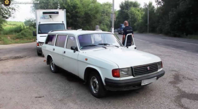 A furat un GAZ și a accidentat un Iveco, acum riscă până la 3 ani de închisoare - Photo