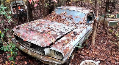 Un pastor și-a creat canal de YouTube pentru a arăta lumii cum restaurează un Mustang din 1966 - Photo