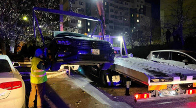 Mai mulți șoferi care și-au parcat mașinile în preajma blocului, s-au trezit cu vehiculele evacuate - Photo