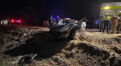 Accident cumplit la Cahul! Șoferul unui BMW a fost aruncat la 6 metri de la mașină după ce s-a izbit într-un copac - Photo