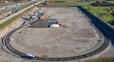 Grupul Stellantis a inaugurat un circuit care încarcă mașinile electrice în mers - Photo