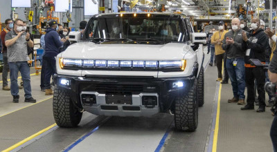 GMC anunță că primele exemplare Hummer EV Pickup au părăsit linia de asamblare! - Photo