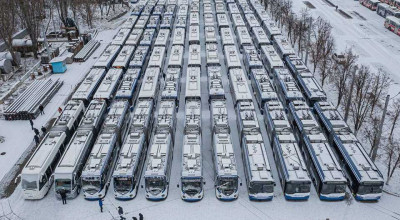 „Într-un an am cumpărat autobuze cât în toți anii de la independență”. Municipalitatea a prezentat unitățile de transport, procurate anul curent - Photo