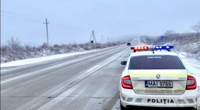 Nici zăpada nu i-a făcut mai responsabili! Oamenii legii au amendat peste 1.700 de șoferi în acest weekend - Photo