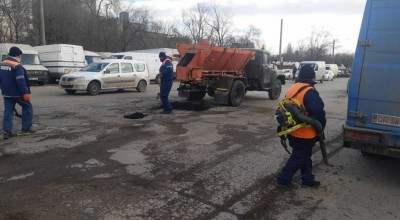 Serviciile municipale vor interveni pe străzile capitalei pentru înlăturarea noilor gropi apărute pe carosabil - Photo
