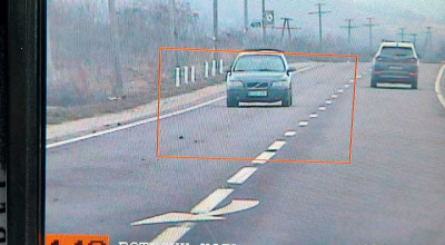 INSP se laudă că au stopat un Volvo care circula cu 143 km/h! Polițiștii știu că au încălcat legea? - Photo