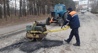 Drumarii au intervenit pe mai multe străzi și au executat un șir de lucrări pentru întreținerea drumurilor - Photo
