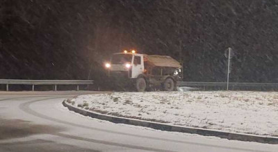 Atenție șoferi! Pe drumuri se atestă trafic îngreunat din cauza condițiilor meteo - Photo