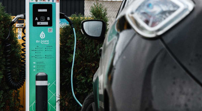 Alimentare gratuită pentru vehiculele electrice a refugiaților și celor care merg să-i aducă de la vamă! - Photo