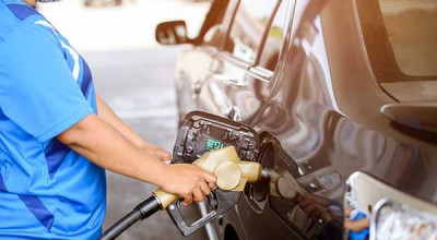 Motorina se ieftinește, iar benzina crește treptat. Vezi ce prețuri la combustibili vom avea în weekend! - Photo