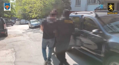 Poliția a destructurat un grup infracțional care estorca bani de la șoferii microbuzelor de pe rute internaționale - Photo