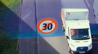 Ford a început să testeze o nouă tehnologie care va reduce automat viteza vehiculului în zonele pietonale - Photo