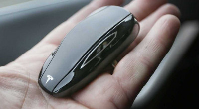 Viitorii posesori de Tesla vor fi nevoiți să cumpere cheia pentru mașină adițional - Photo