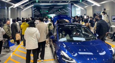 (VIDEO) Mai mulți clienți nemulțumiți au distrus un showroom Tesla din China - Photo