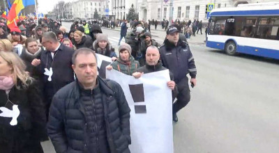 În timp ce IGP restricționează centrul capitalei pentru manifestații, protestatarii blochează arterele principale - Photo