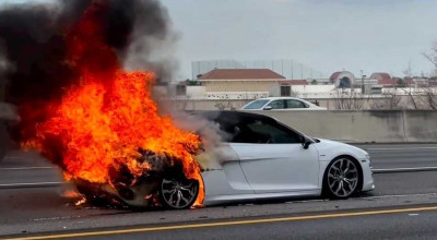Un Audi R8 Spyder a fost cuprins de flăcări spontan pe o stradă din Florida! - Photo